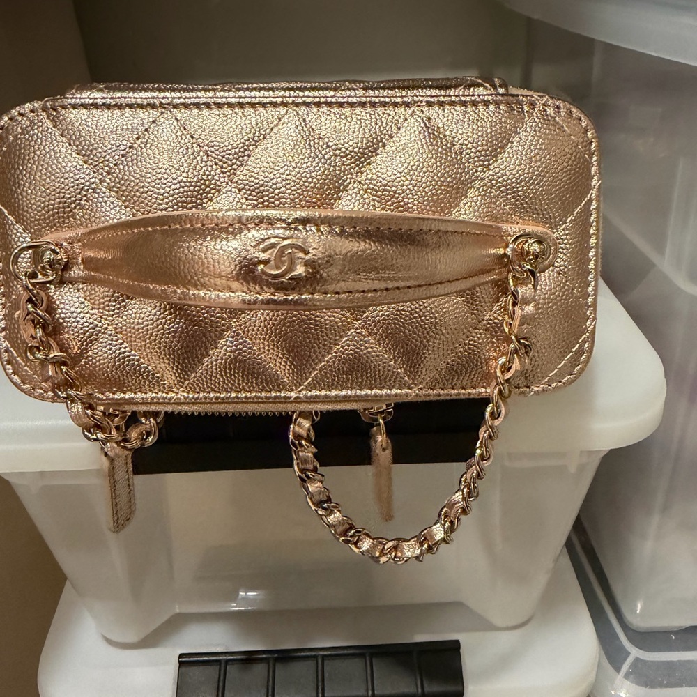 Bnib authentic Chanel Metallic rose Gold Quilted vanity bag new season - Picture 4 of 6